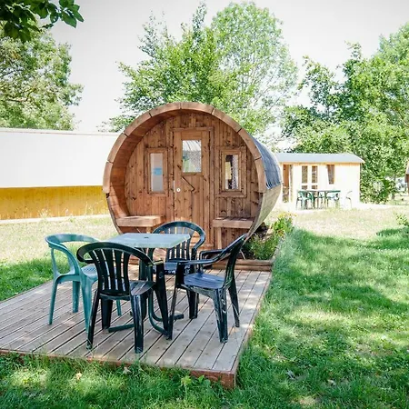 Camping De Tournus - Drole De Cabane Buitenkant foto