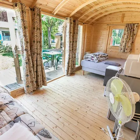 Camping De Tournus - Drole De Cabane Buitenkant foto