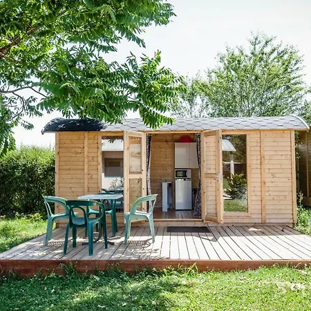 Camping De Tournus - Drole De Cabane Buitenkant foto
