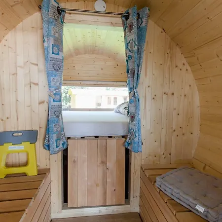 Camping De Tournus - Drole De Cabane Buitenkant foto
