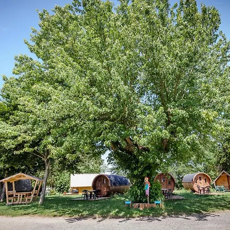 Camping De Tournus - Drole De Cabane Buitenkant foto
