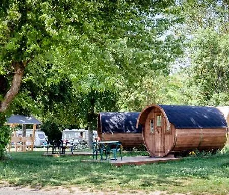 Camping De Tournus - Drole De Cabane Buitenkant foto