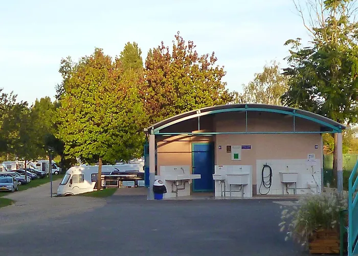 Camping De Tournus - Drole De Cabane