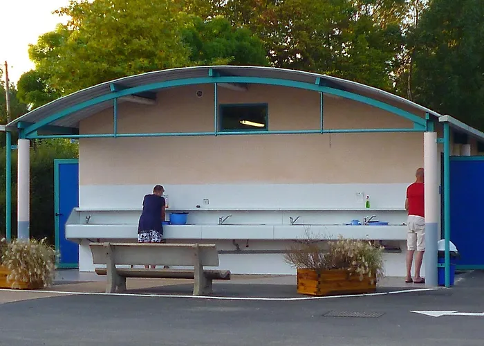 Camping De Tournus - Drole De Cabane